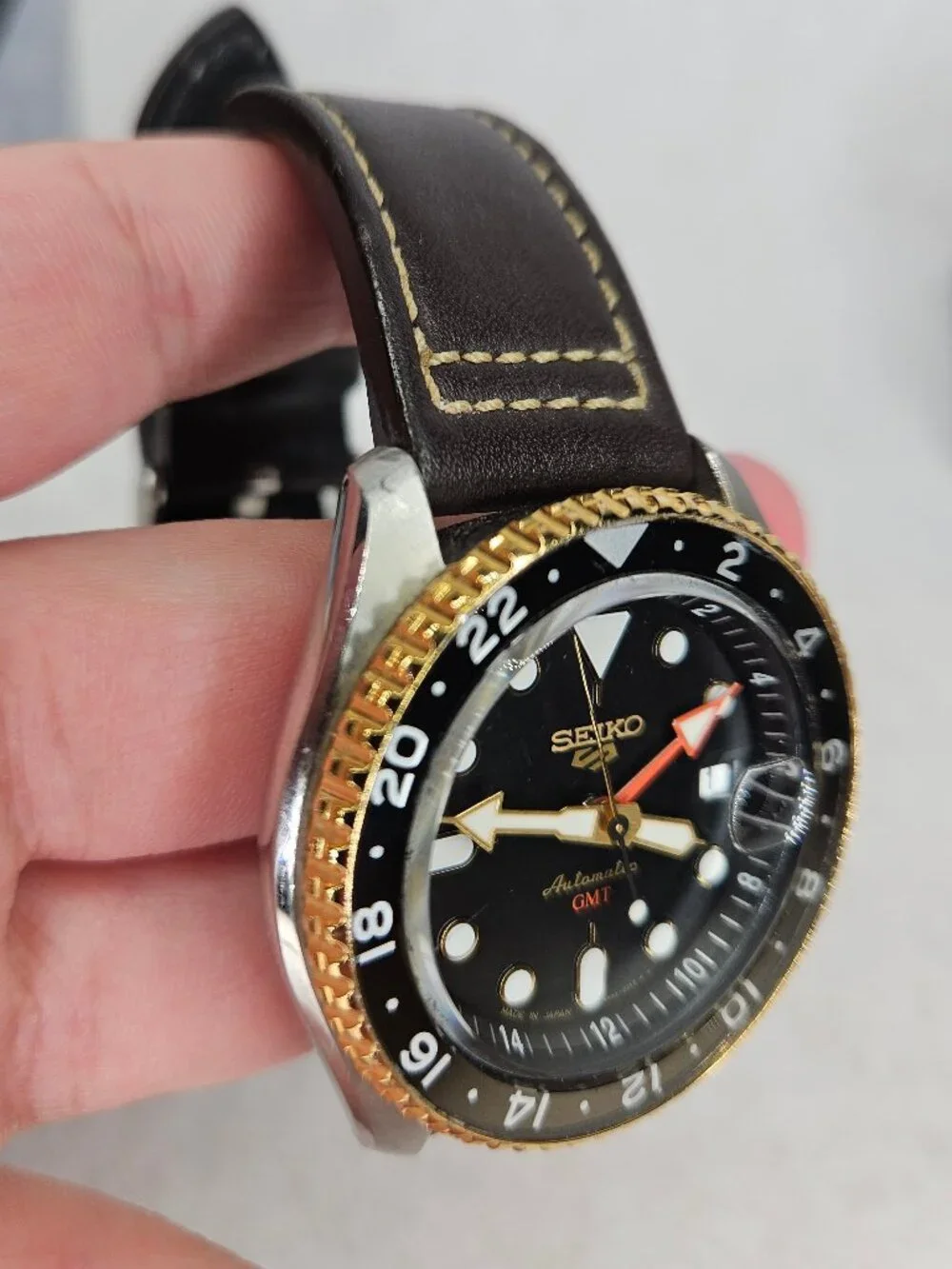 Seiko Sport 5 Automatic GMT 4R34-00A0 Black Gold Wristwatch Leather with Box